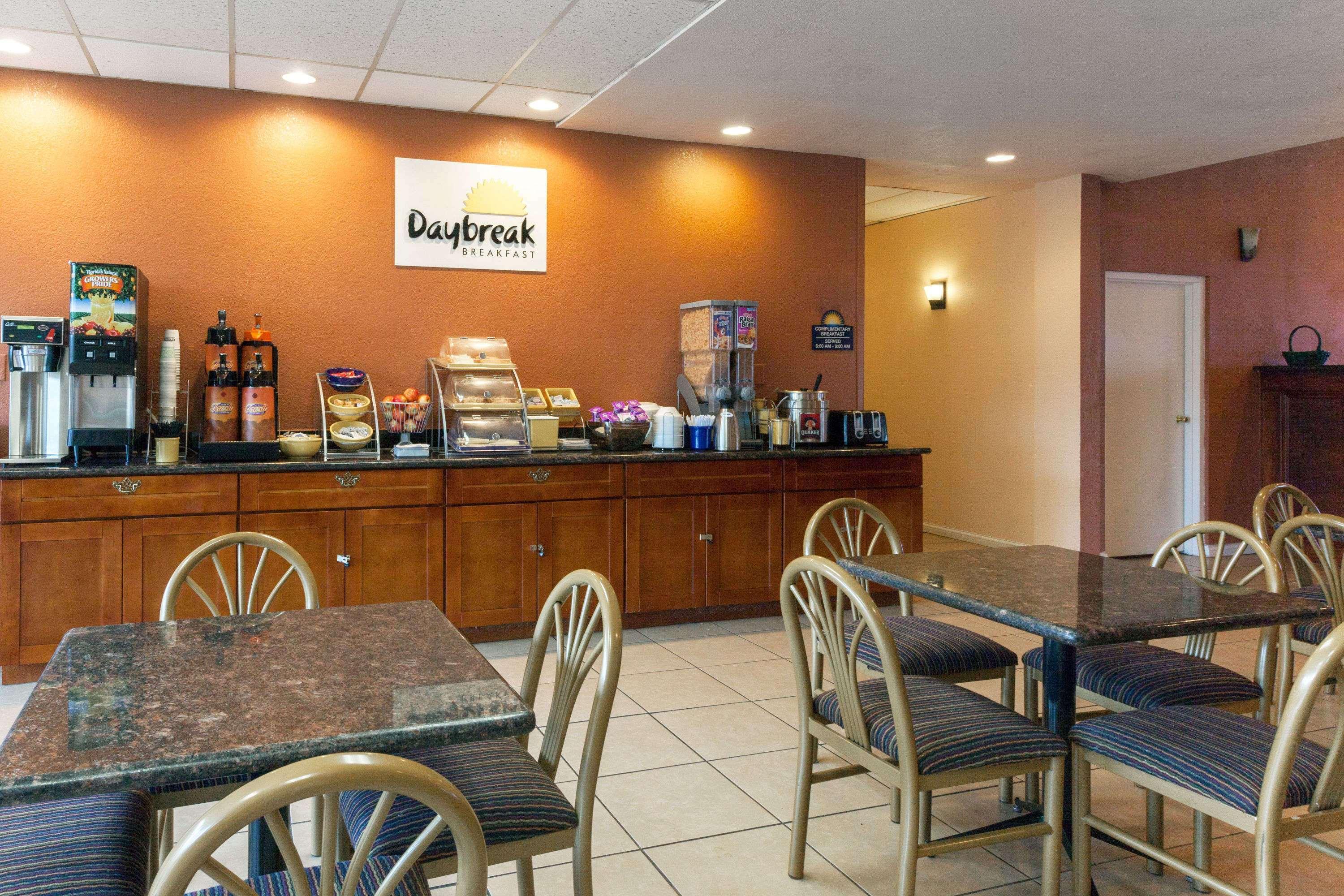 Days Inn By Wyndham Oklahoma City Fairground Dış mekan fotoğraf